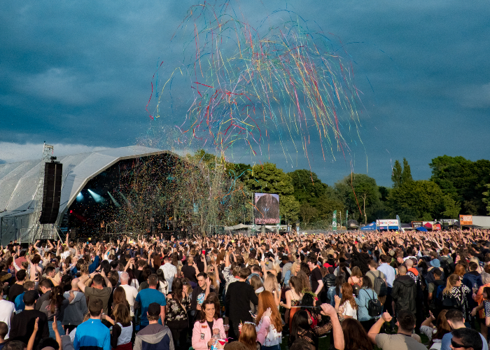 LIMF 2017 crowds in front the main stage