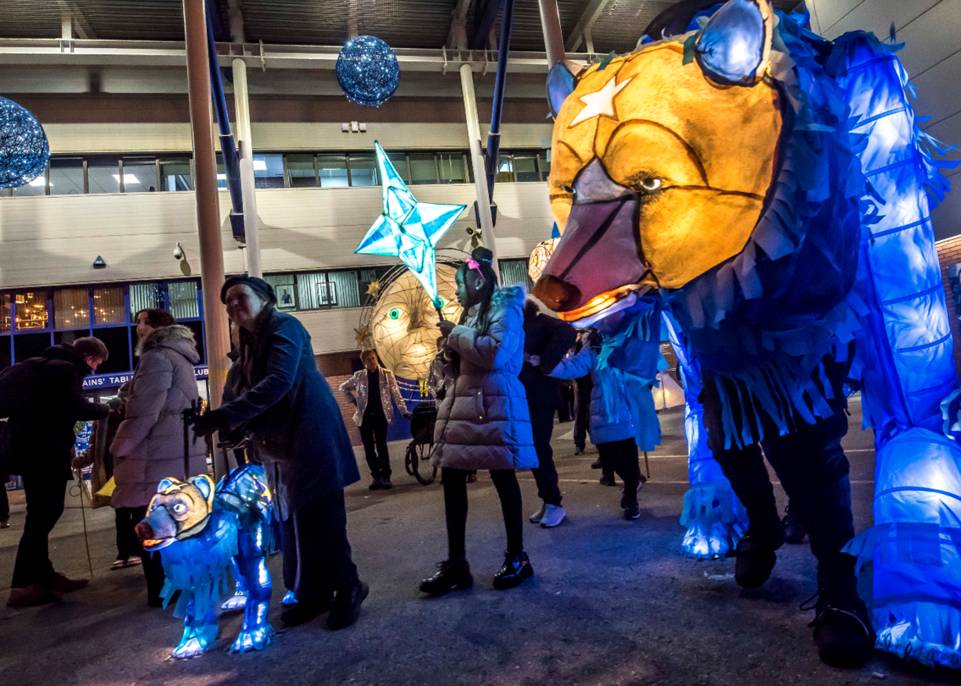 mother and baby bear lantern puppets